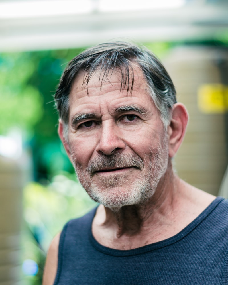 Étienne, gérant du Comptoir